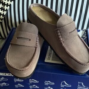 Birkenstock Naples Faded Purple Suede Slip-On Loafers
40
9-9.5
NIB

🔥🔥🔥